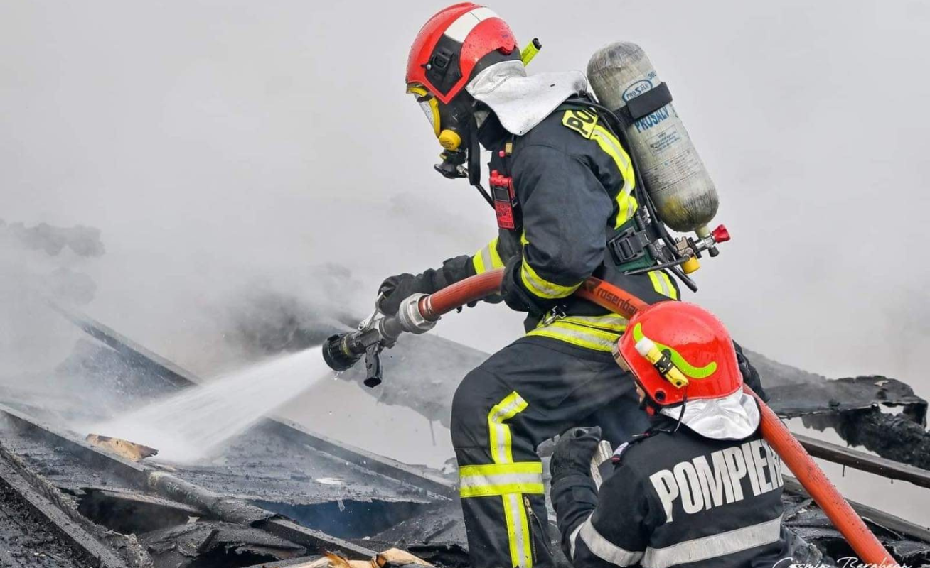 Activitate intensă pentru pompieri: peste 1.400 de intervenții 