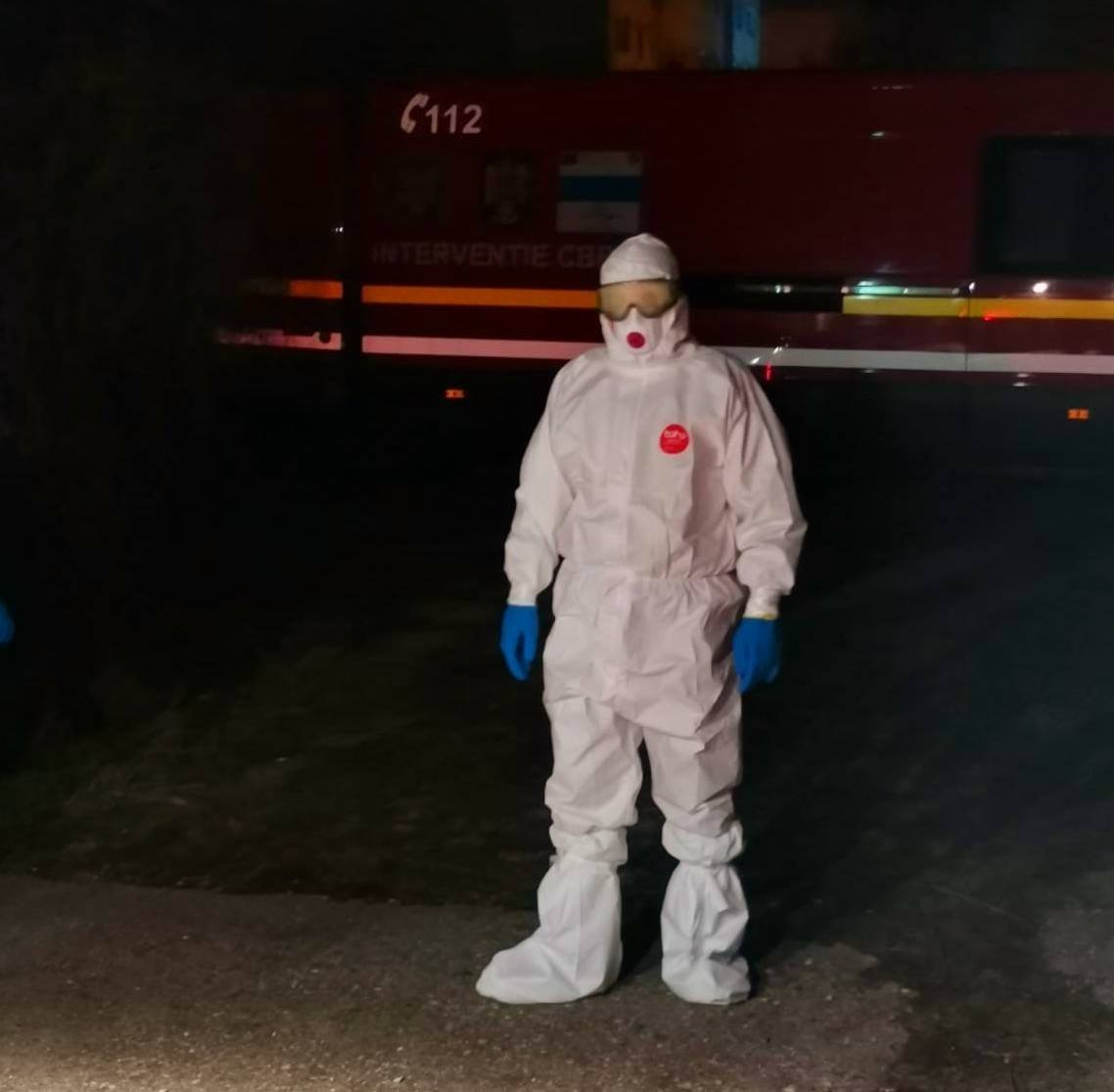 Un pompier din cadrul ISU Olt, a renunţat la concediu, pentru a fi alături de colegi, în contextul pandemiei de coronavirus.
