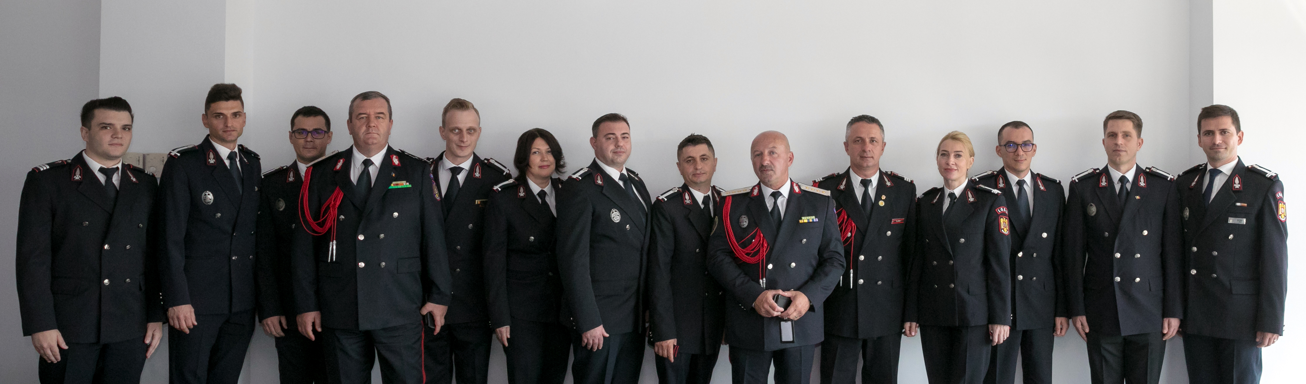 Peste 350 de pompieri avansați în gradul următor